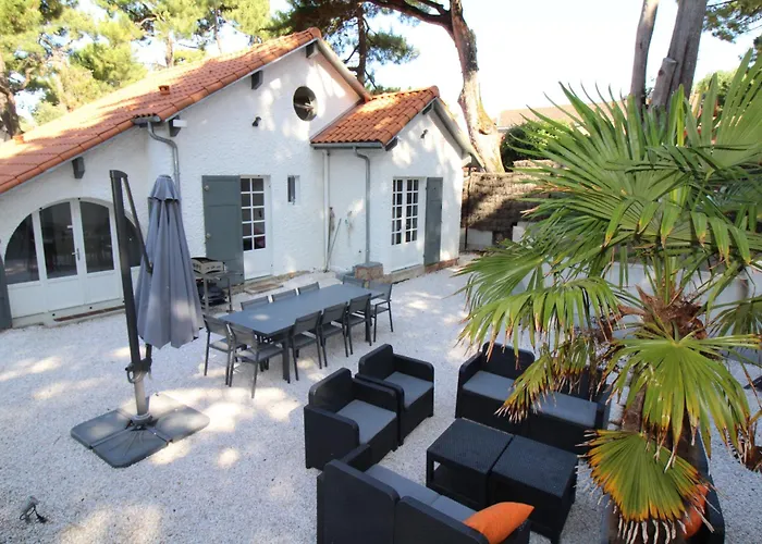 Agreable, Jardin, Toute Equipee, Proche Du Marche, Plage A 300M